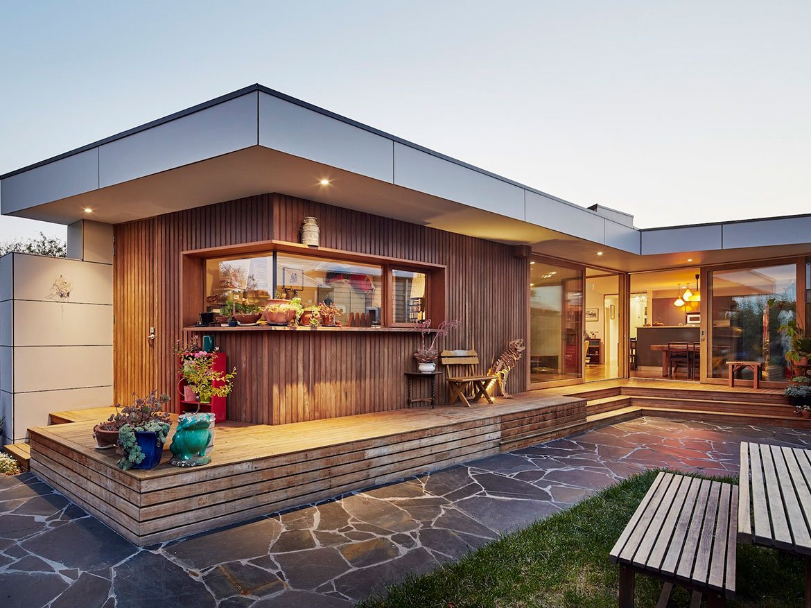 Four-bedroom house with garden