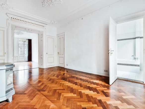 Central apartment with elevator